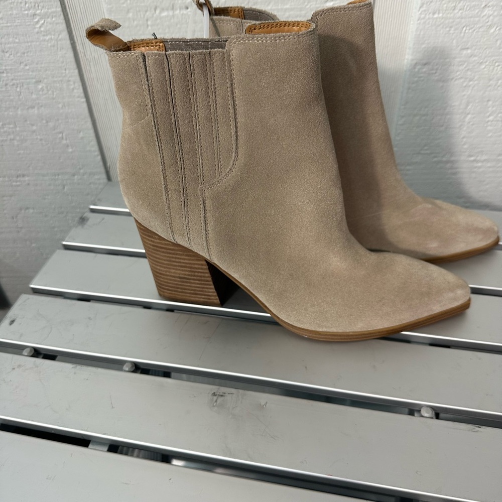 Marc Fisher Women's Matter Chelsea Ankle Boot in Cloud Suede Size 11 NWOT - Picture 4 of 11